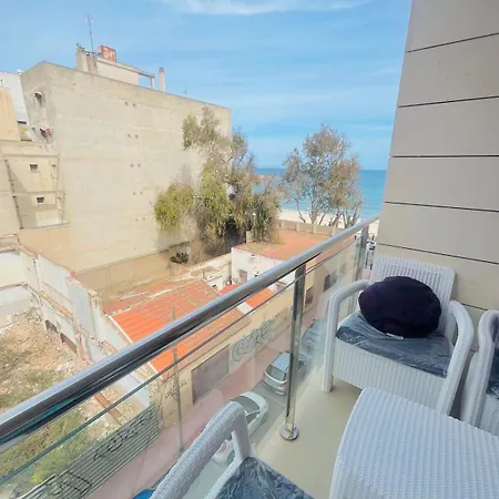 Your Right On The Beach! Apartment