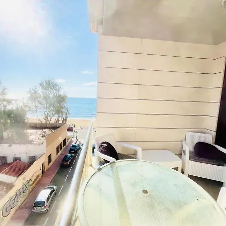 Apartment Your Right On The Beach! *